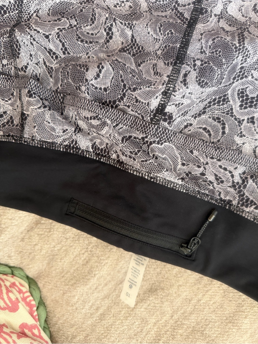 Lululemon Speed Short 2.5” Size 10 Florence Lace White Black - Picture 4 of 5